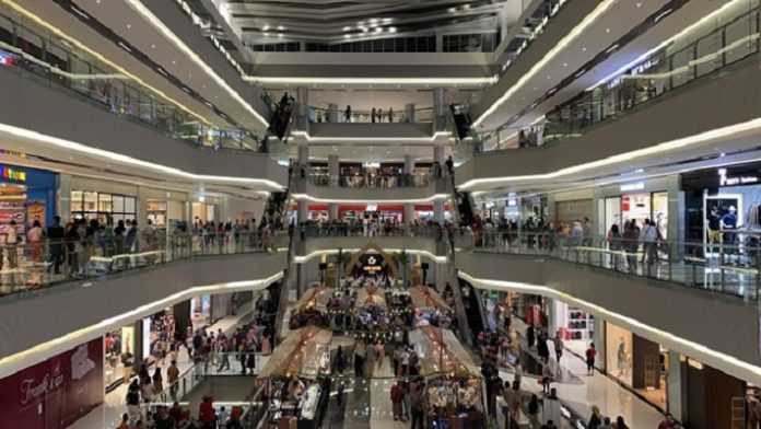 Jelang Lebaran, Pusat Perbelanjaan di Batam Diserbu Pemburu Diskon