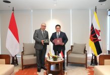 Indonesia–Brunei Perkuat Sinergi Pencak Silat, Bahas Pelatihan hingga Peluang Tuan Rumah Event di SEAMMYS 2026 Menteri Pemuda dan Olahraga Republik Indonesia, Erick Thohir, melakukan pertemuan bilateral dengan Menteri Kebudayaan, Pemuda dan Olahraga Brunei Darussalam, Dato Nazmi Mohamad, yang berlangsung di The Meru Hotel, Bali. (Foto: dok/kemenpora.go.id)